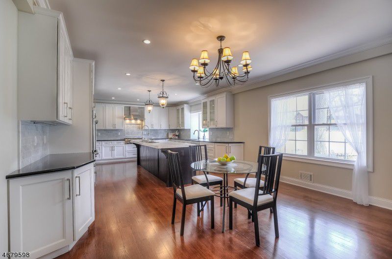 27 Stratford Dr