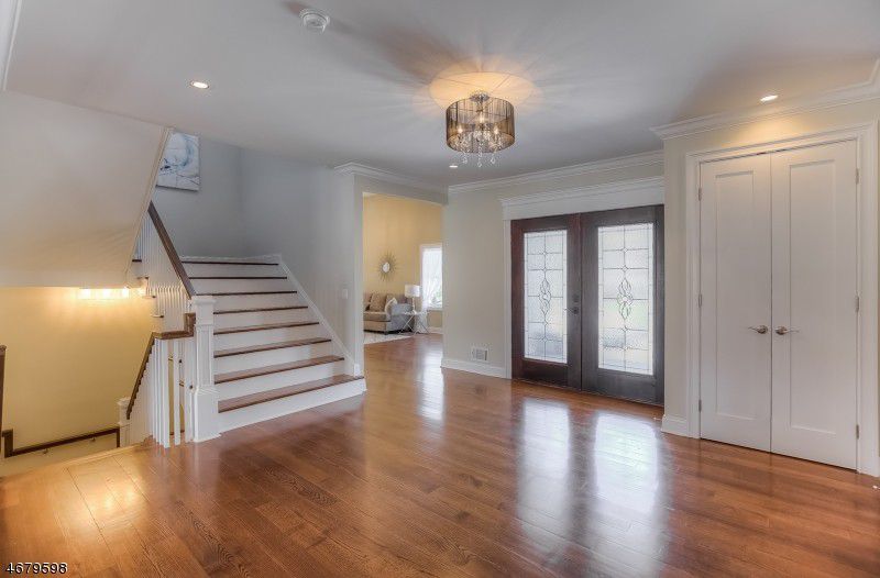 27 Stratford Dr