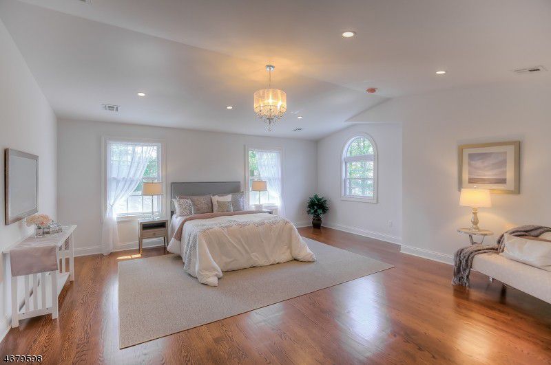 27 Stratford Dr