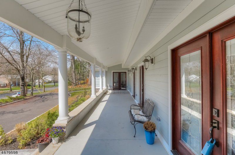 27 Stratford Dr