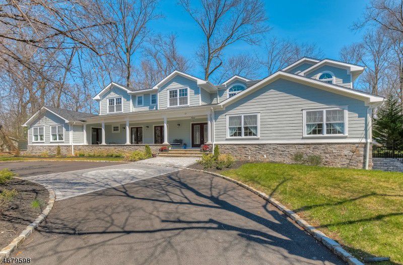 27 Stratford Dr