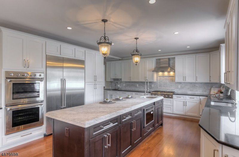 27 Stratford Dr