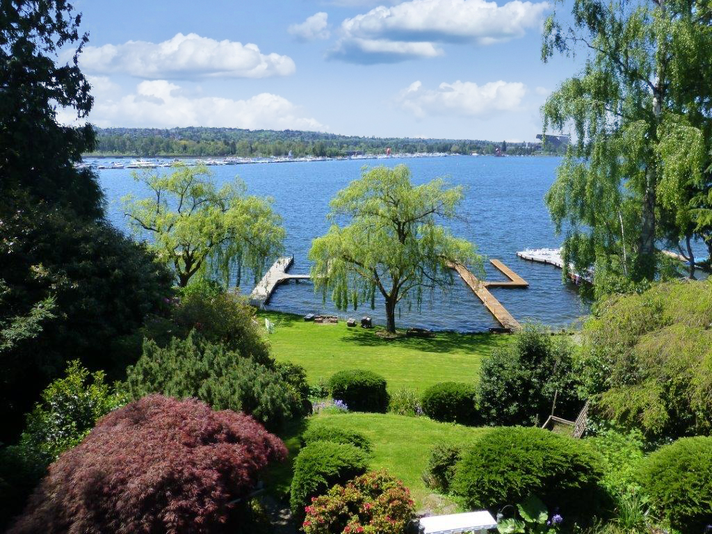 3143 W Laurelhurst Drive NE