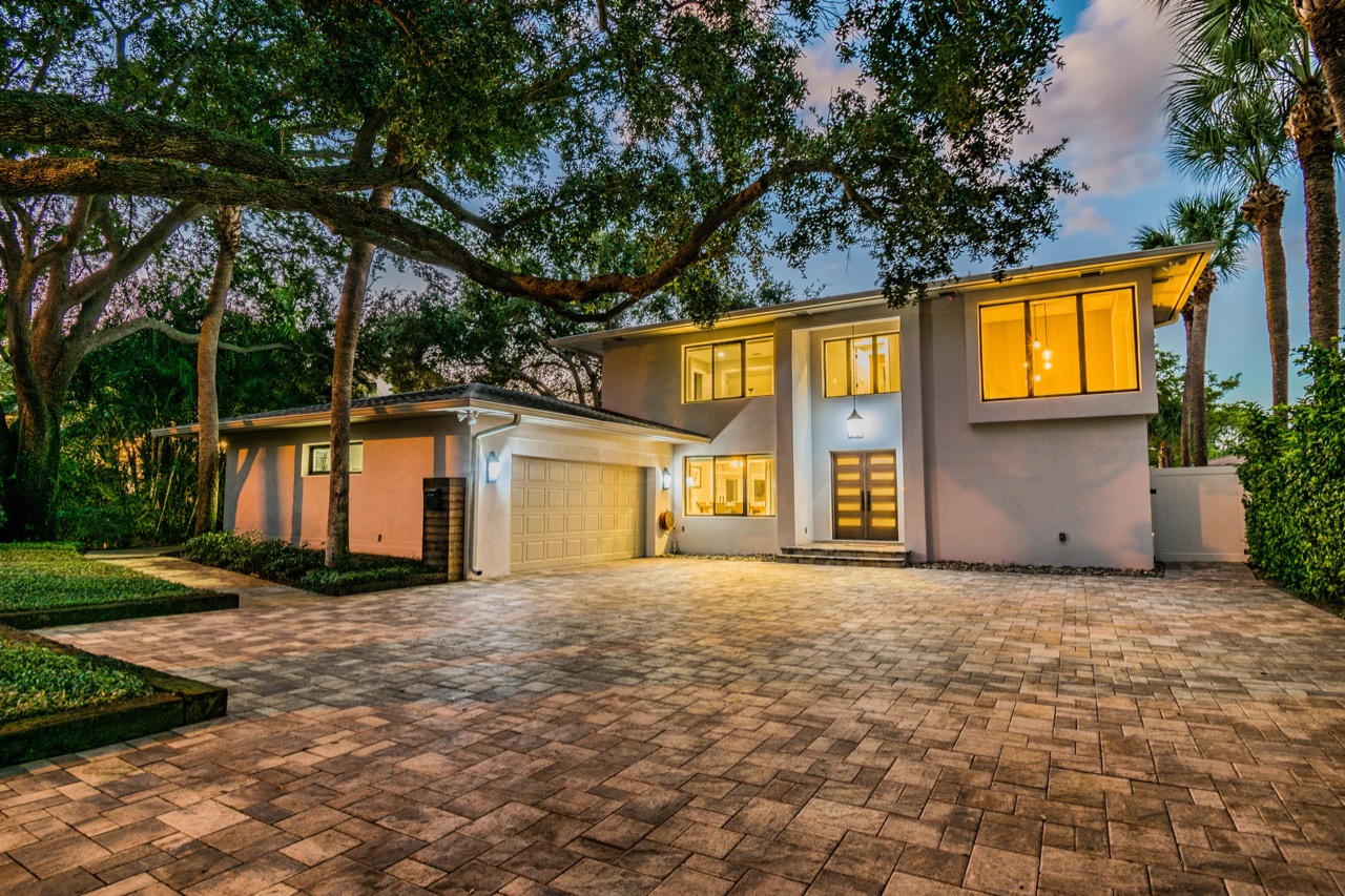 105 Bay Point Dr NE