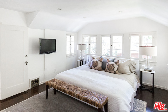 8046 Fareholm Dr.