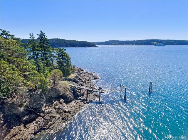 821  SQUAW BAY RD