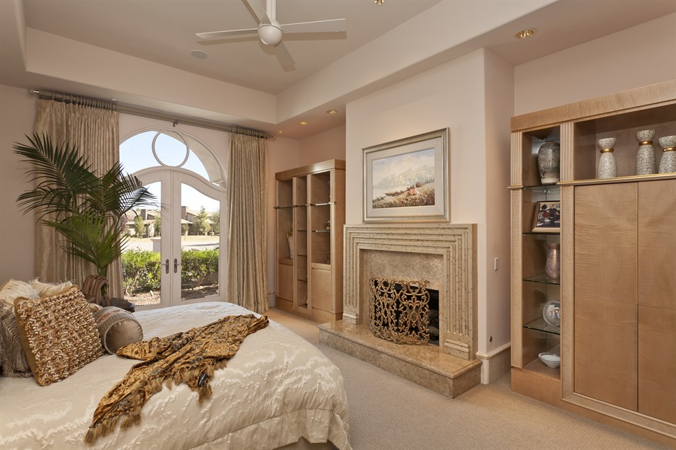 6347 East Royal Palm