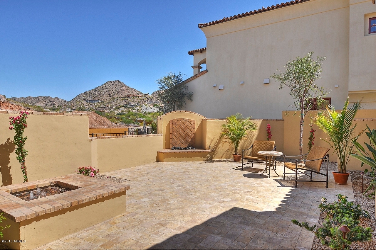 3915 E Sierra Vista Dr