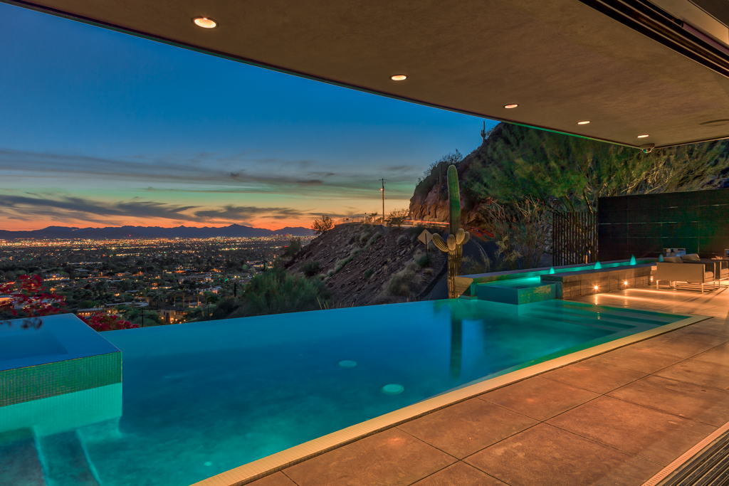 5212 E Red Rock