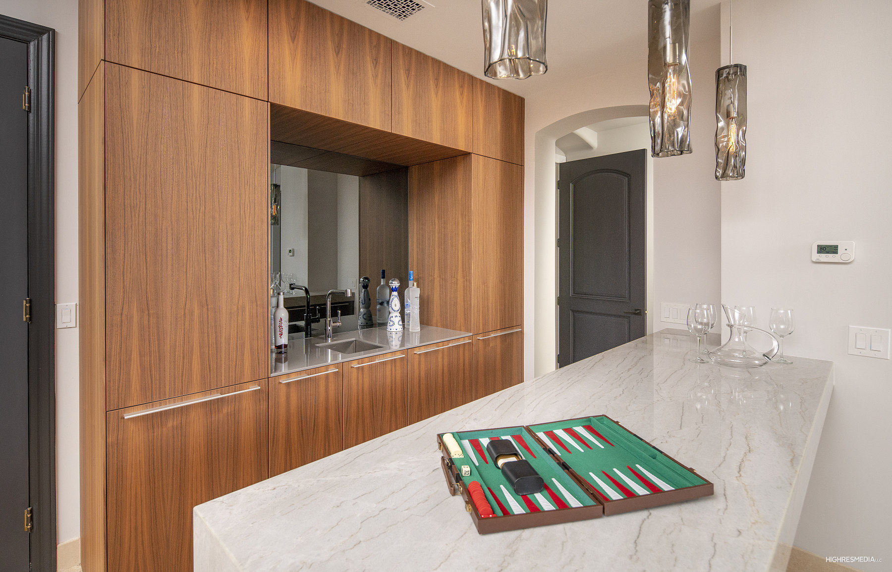 3 N  Private Listing