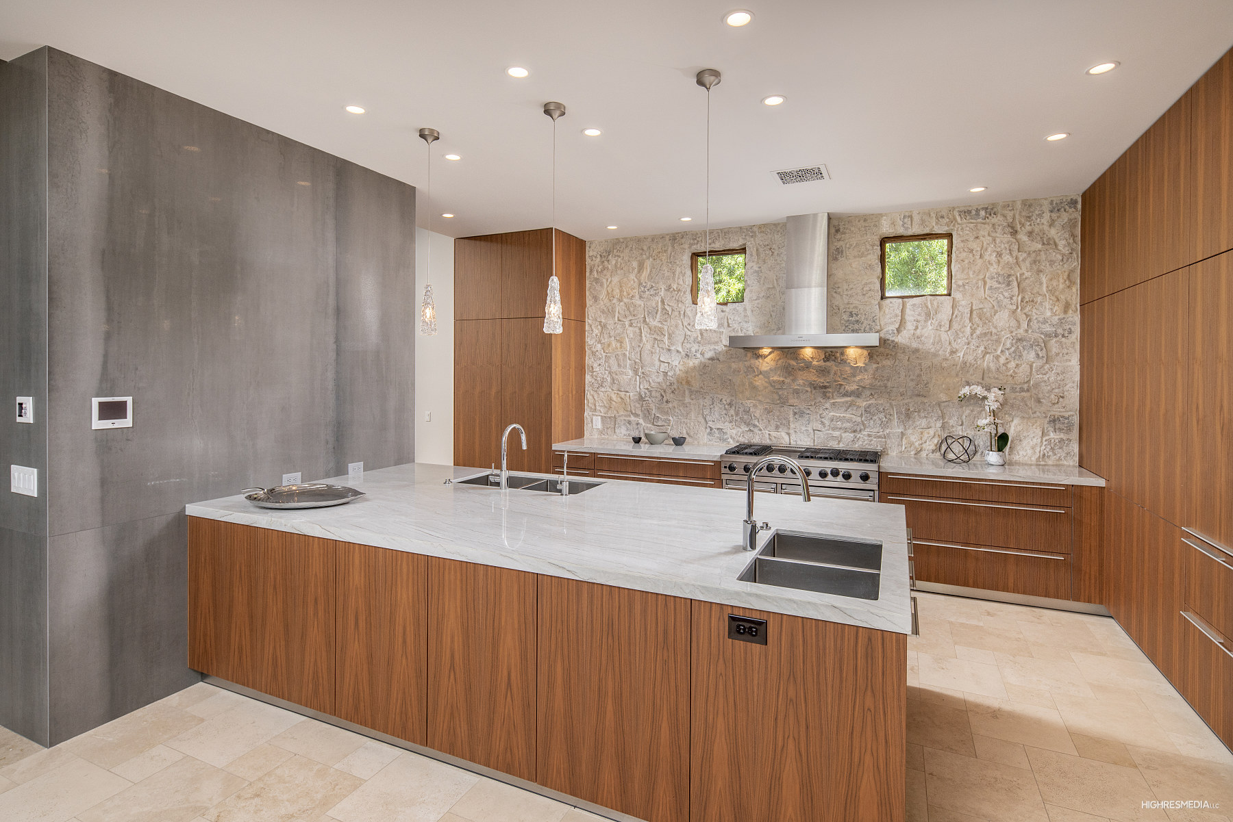 3 N  Private Listing