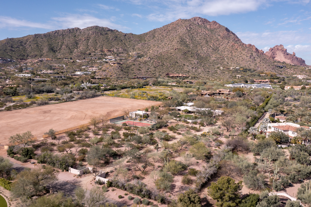 5660 N Saguaro Rd.
