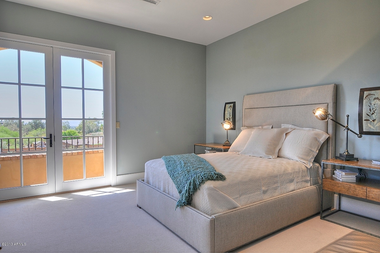 3915 E Sierra Vista Dr