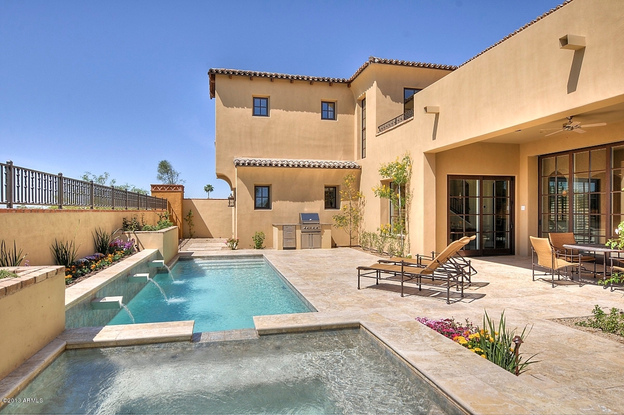 3915 E Sierra Vista Dr