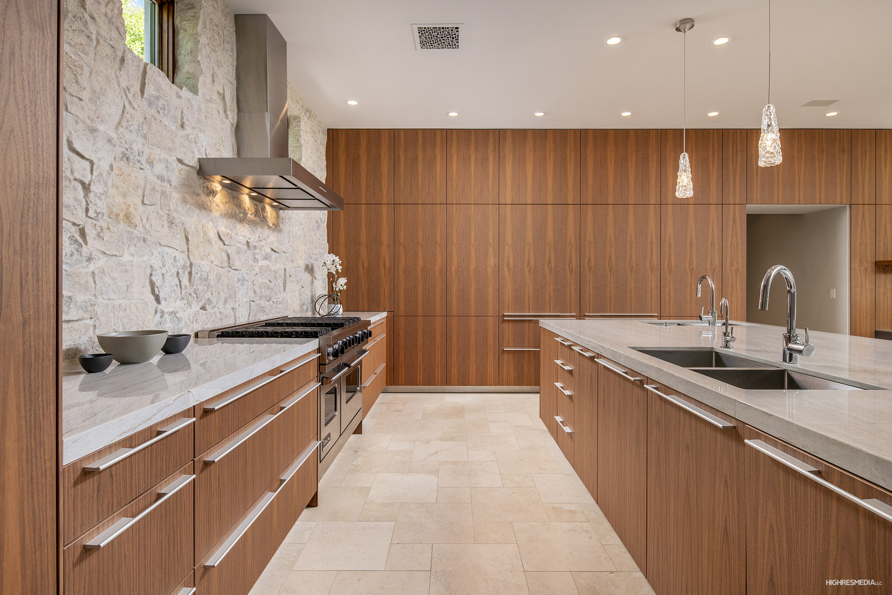 3 N  Private Listing