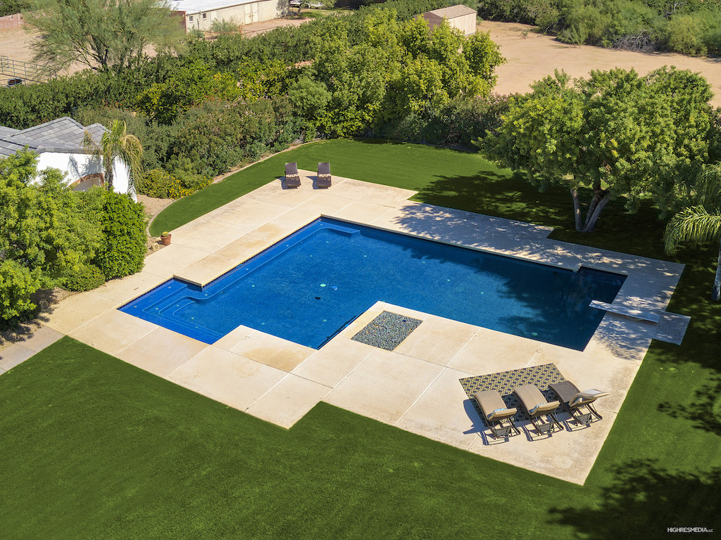 3 N  Private Listing