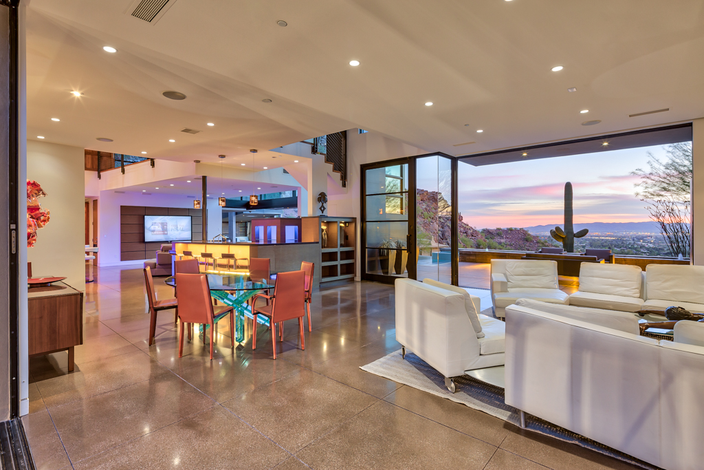 5212 E Red Rock