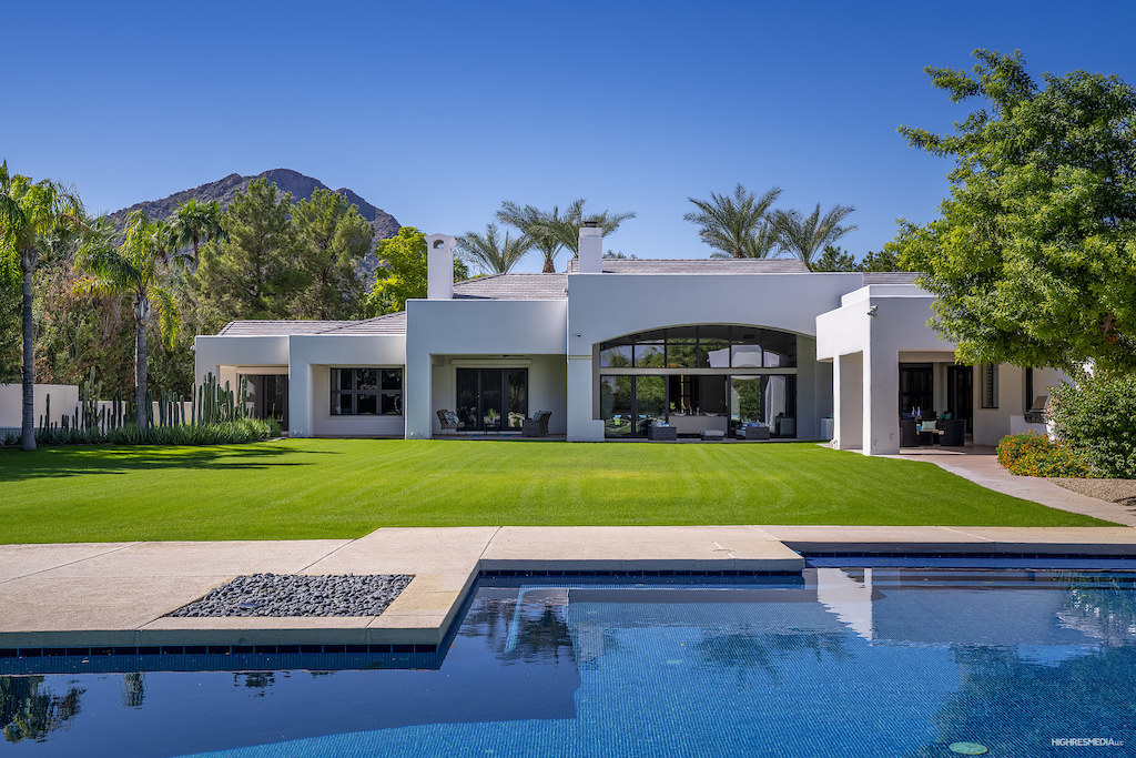 3 N  Private Listing