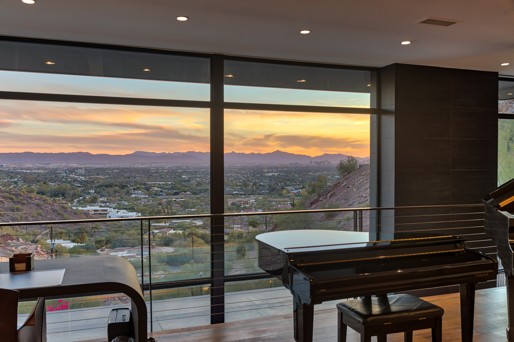 5212 E Red Rock