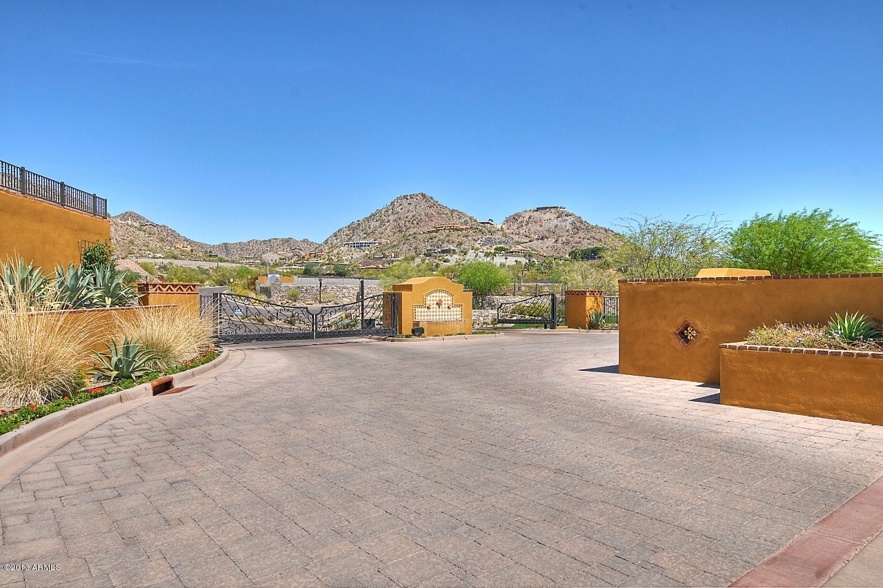 3915 E Sierra Vista Dr