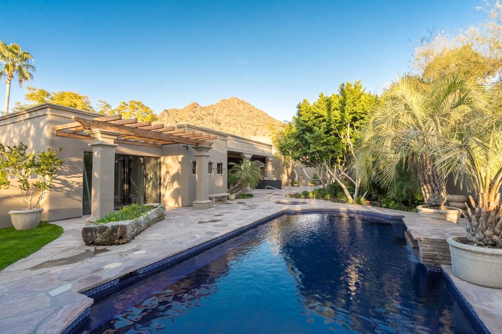 7020 N Desert Fairway Dr