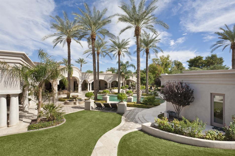 6347 East Royal Palm