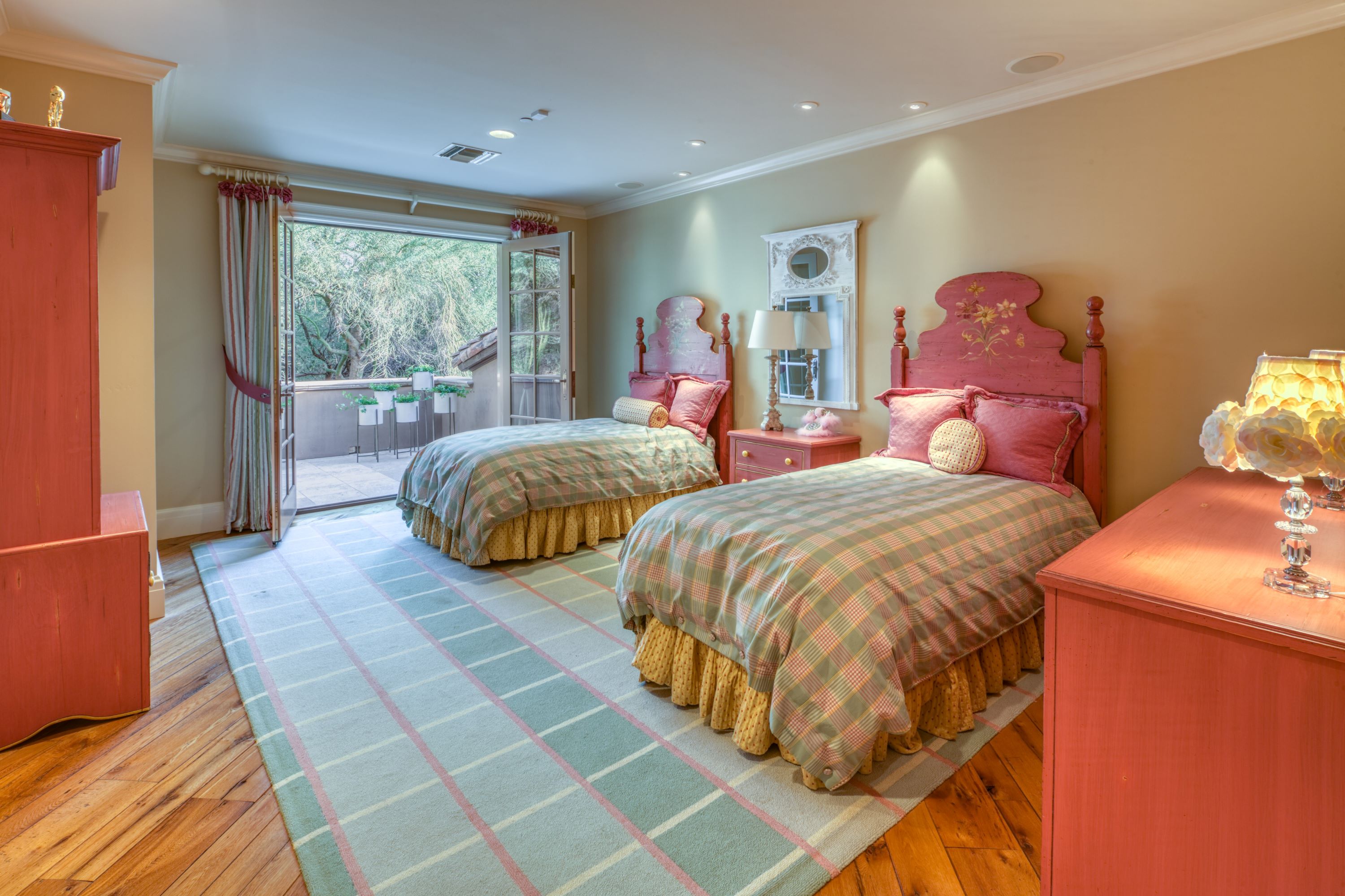 1 Private Listing