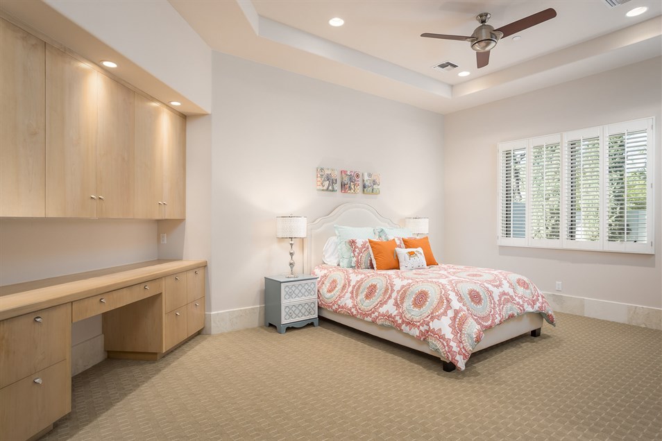 6347 East Royal Palm