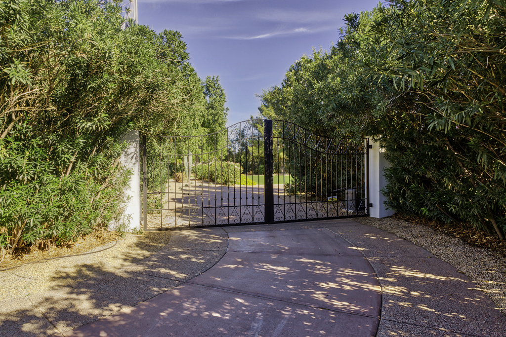3 N  Private Listing