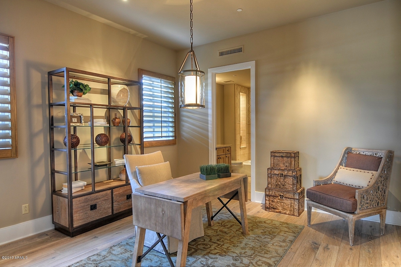 3915 E Sierra Vista Dr