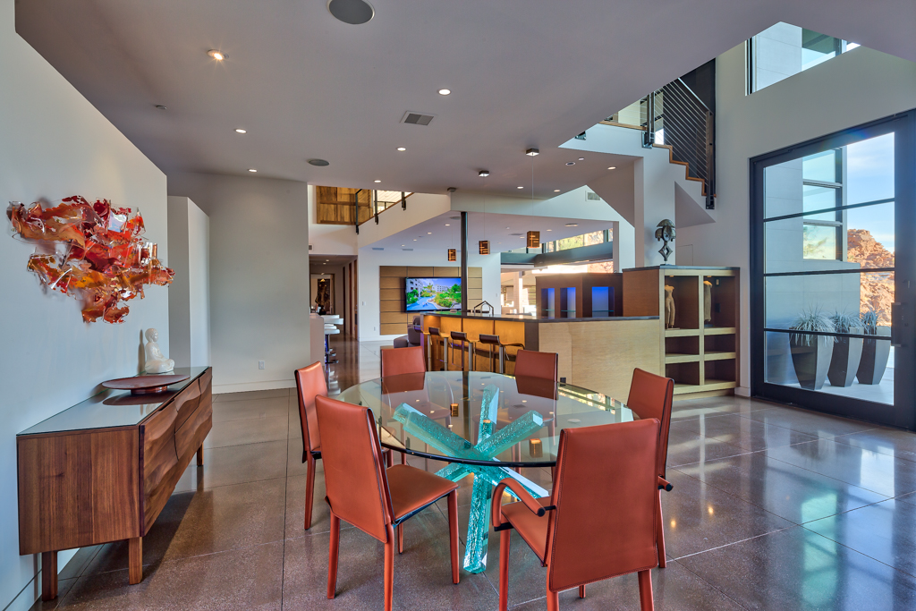 5212 E Red Rock