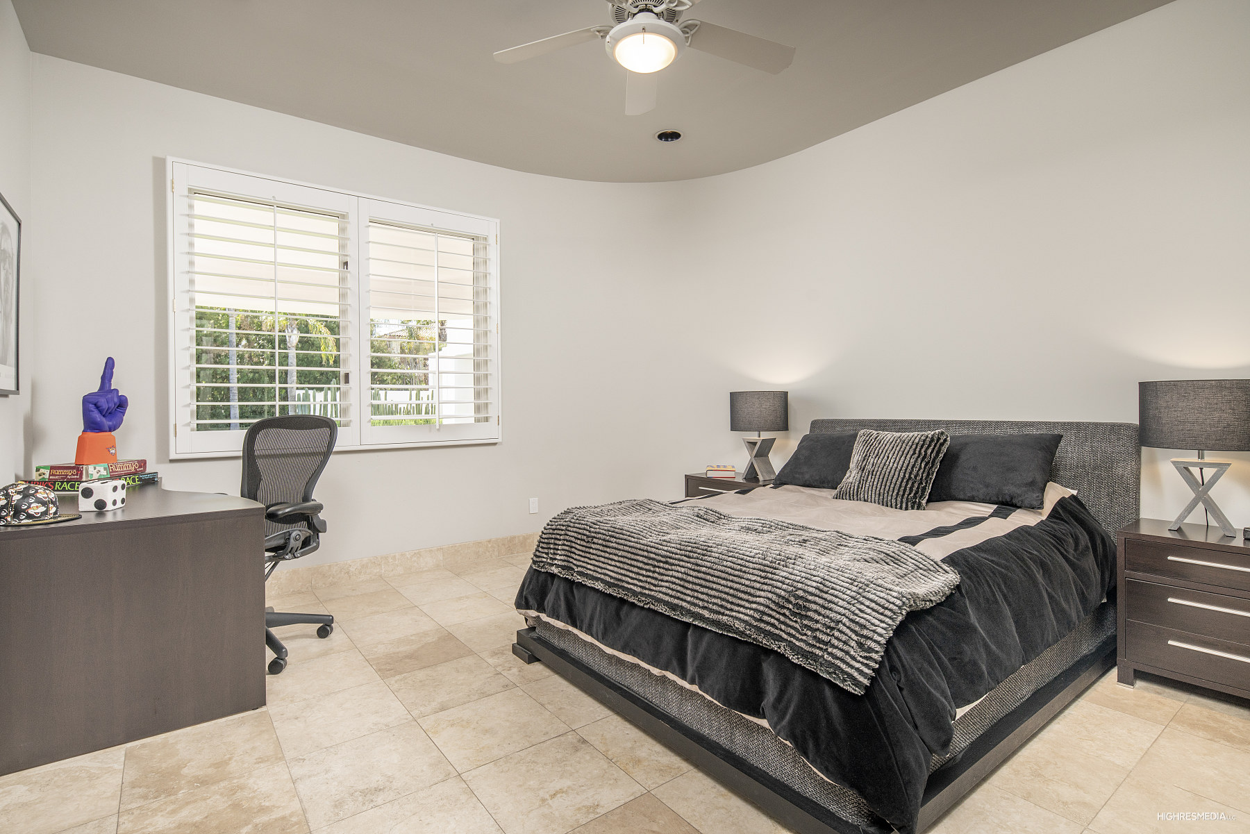 3 N  Private Listing