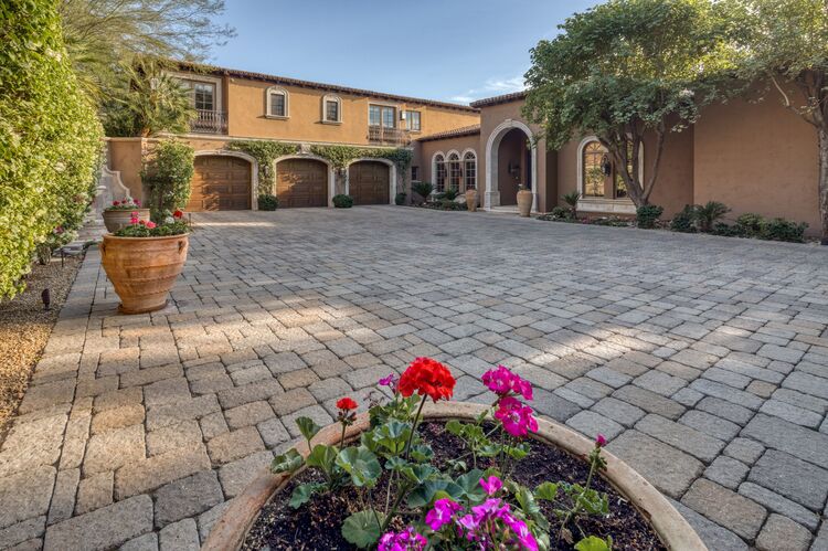 1 Private Listing