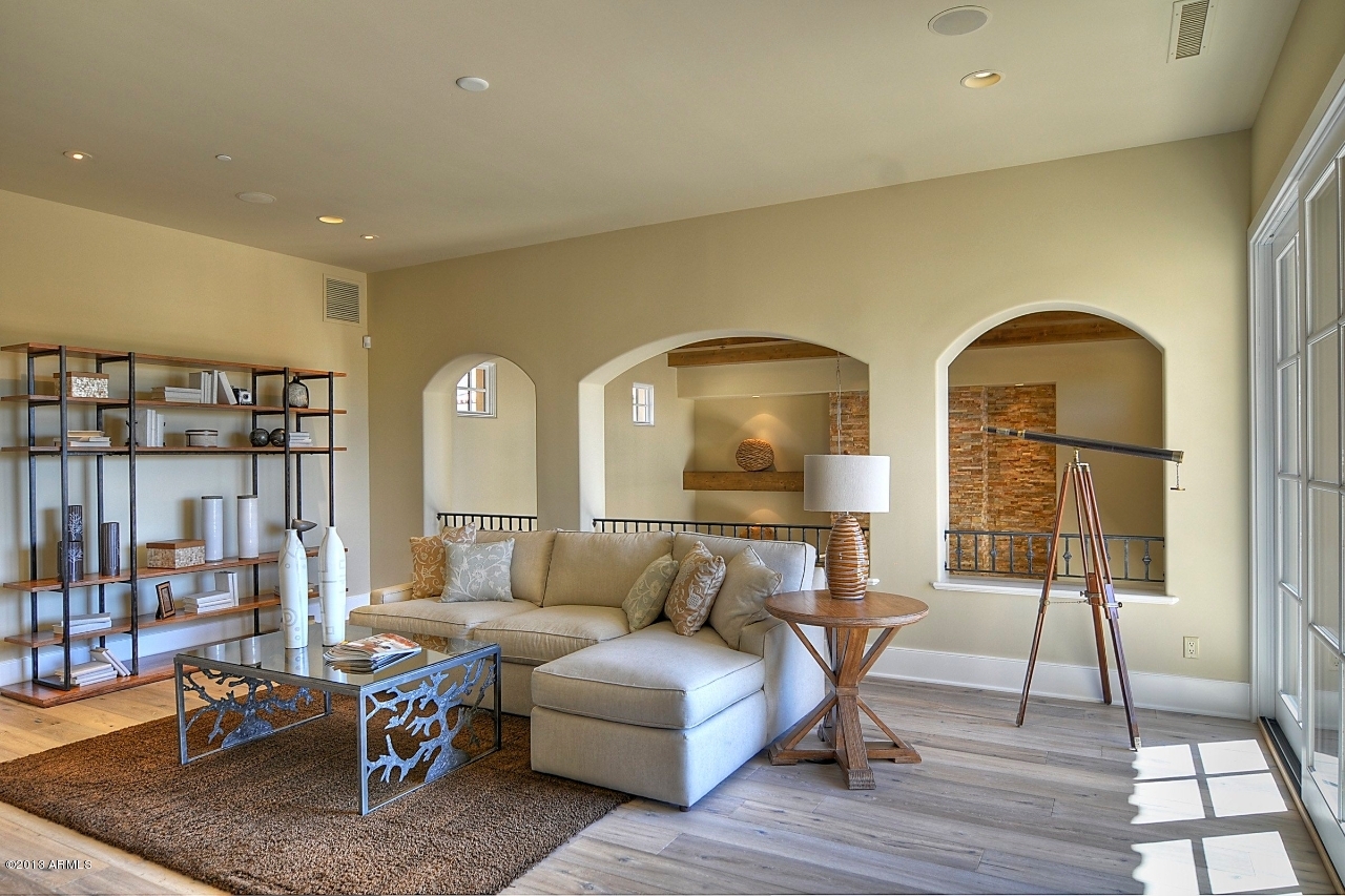 3915 E Sierra Vista Dr