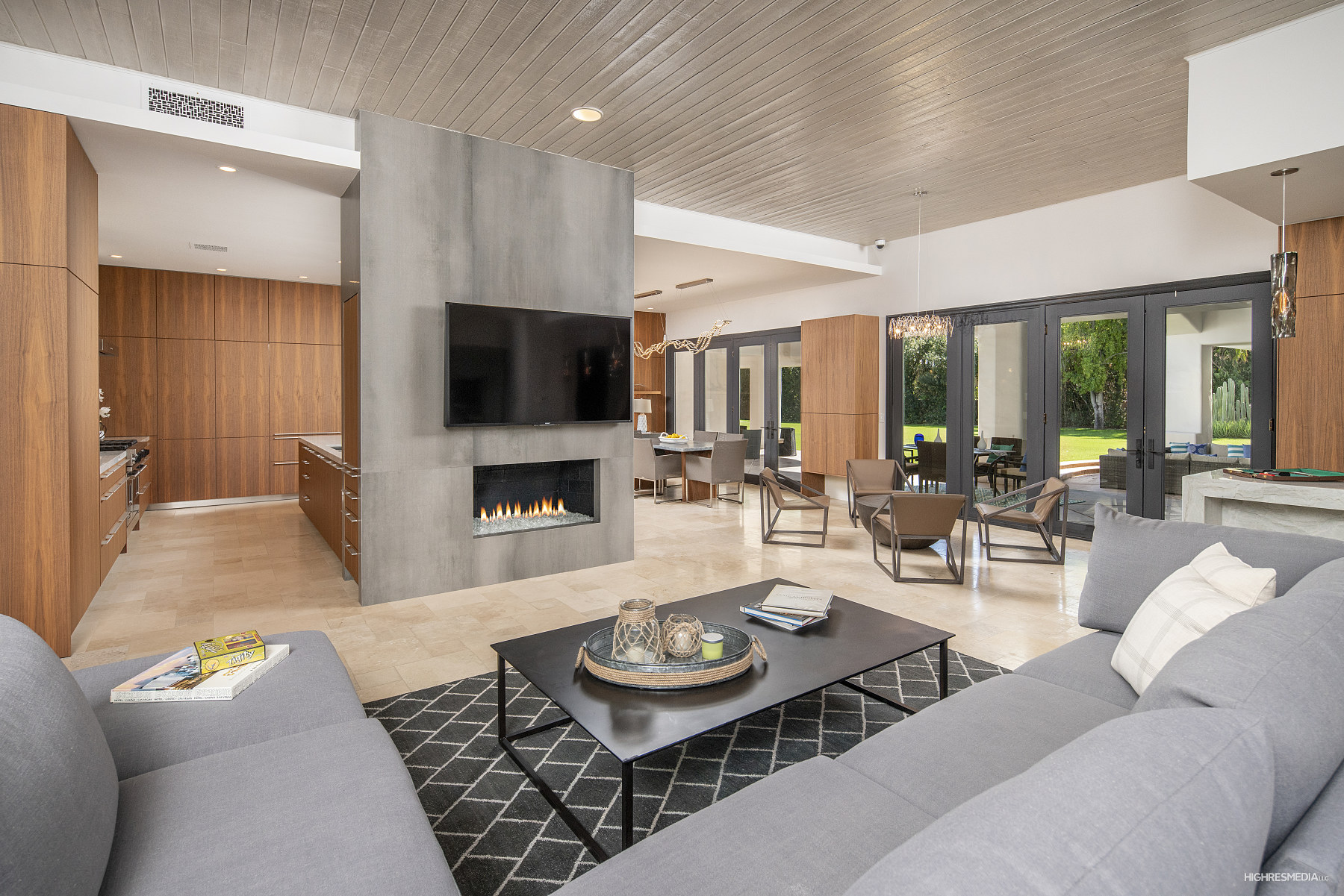 3 N  Private Listing