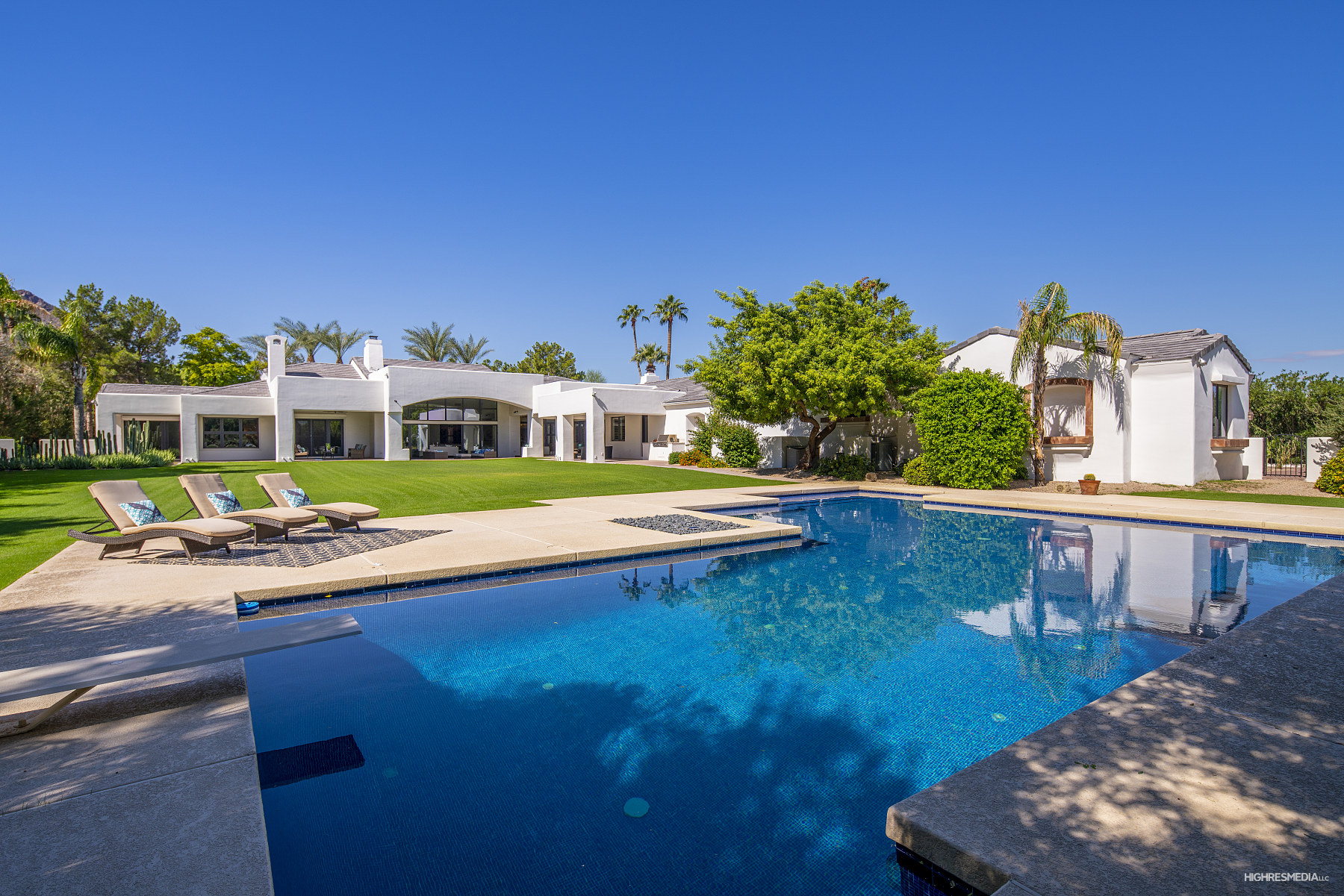 3 N  Private Listing
