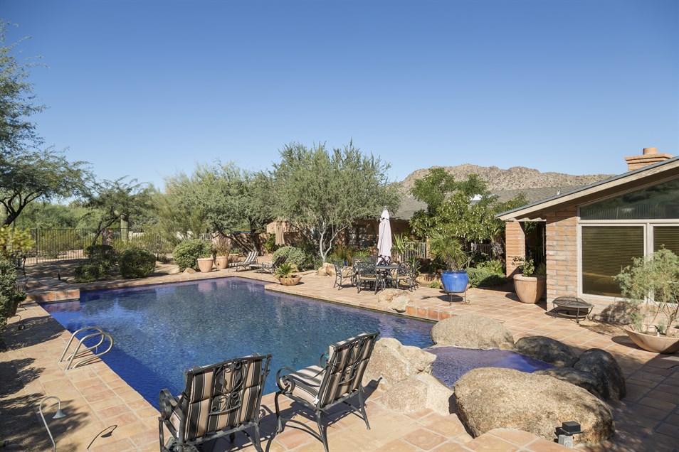 6111 N Nauni Valley Dr