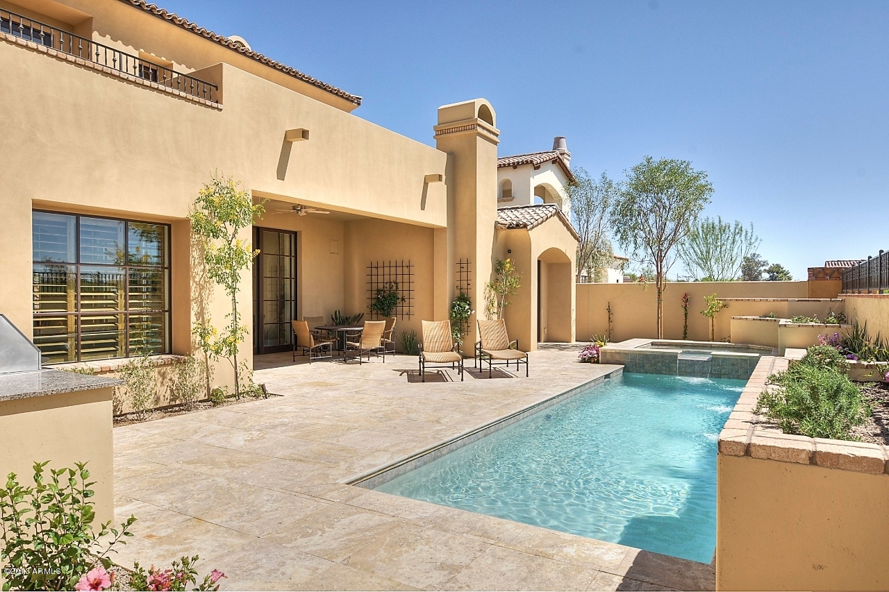 3915 E Sierra Vista Dr