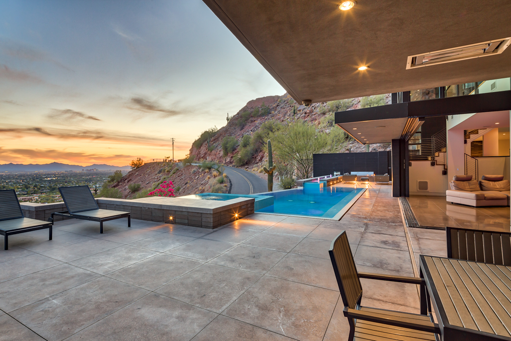 5212 E Red Rock