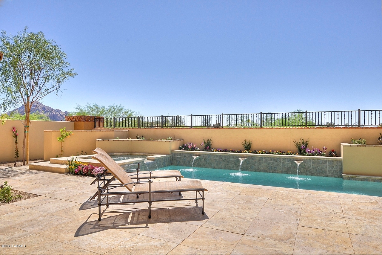 3915 E Sierra Vista Dr