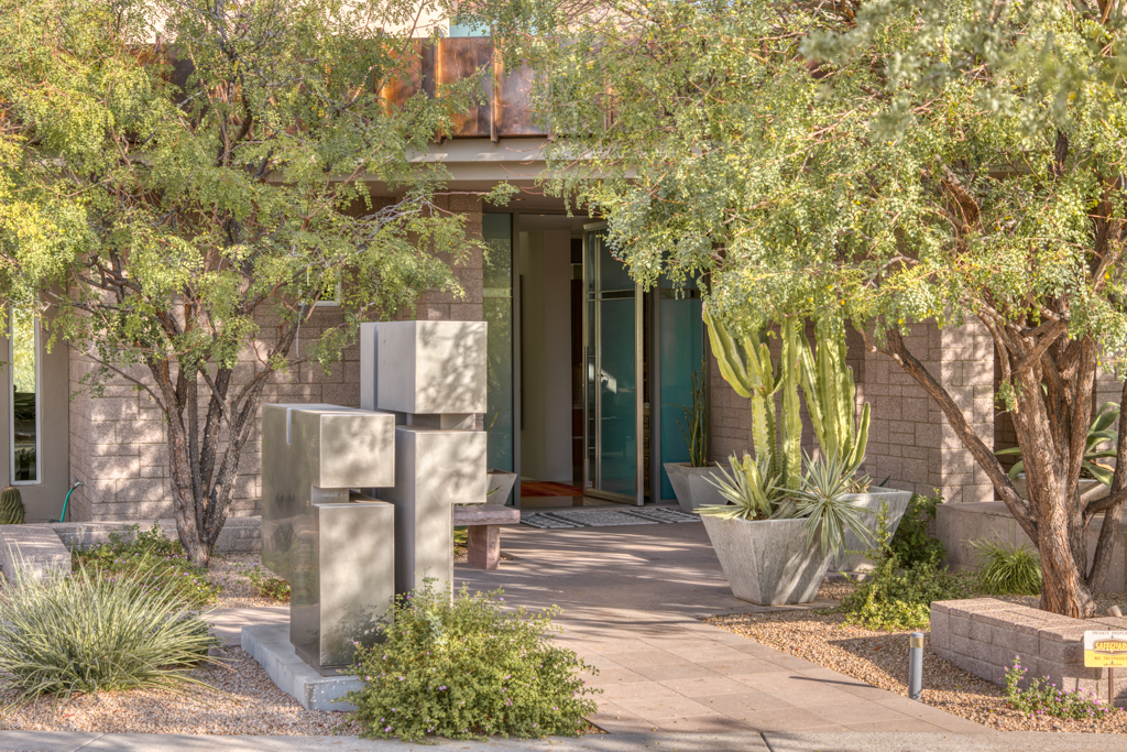 1 Private Listing