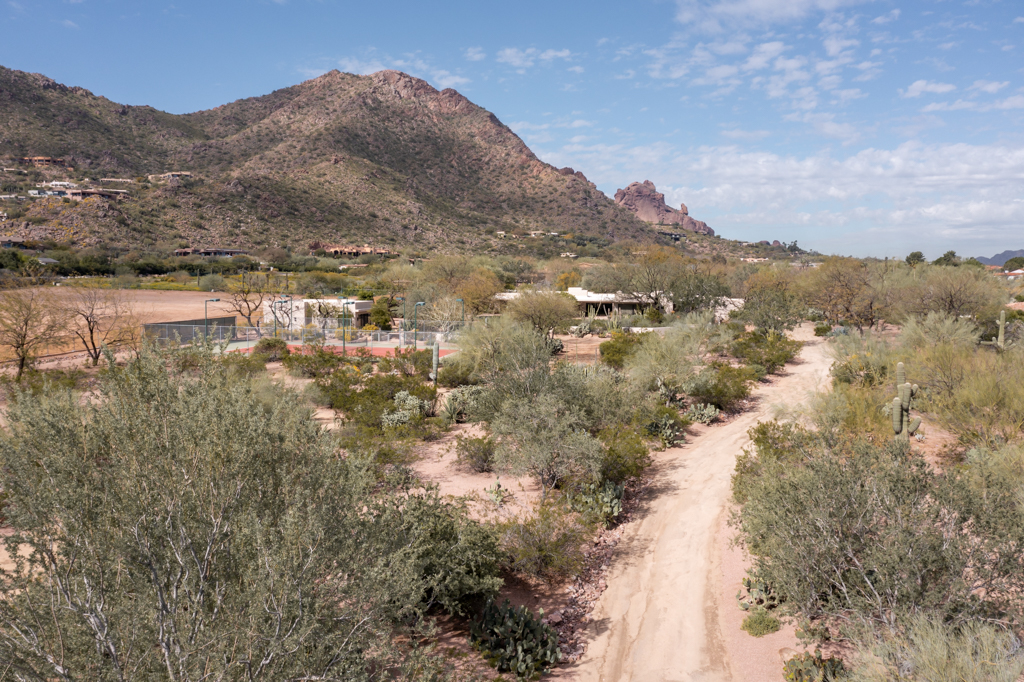 5660 N Saguaro Rd.