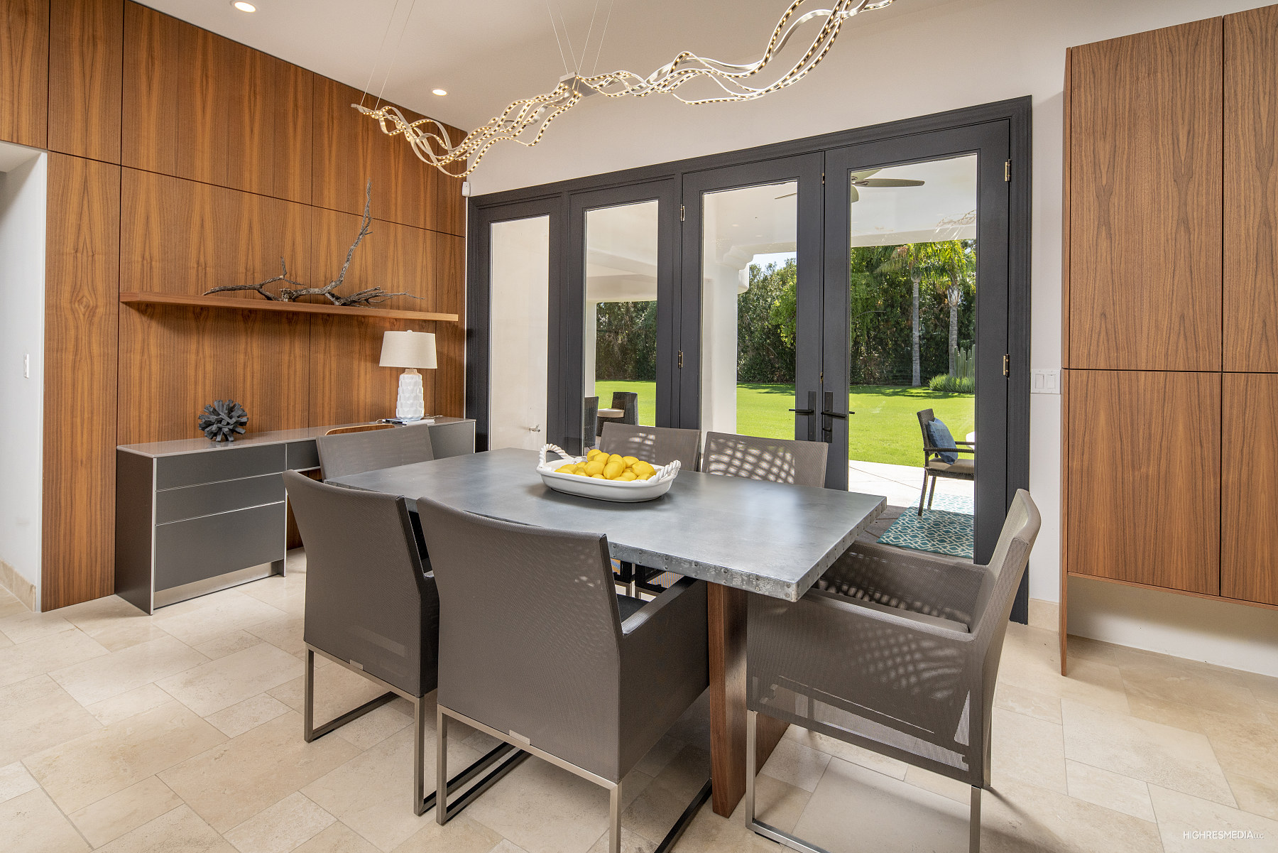 3 N  Private Listing