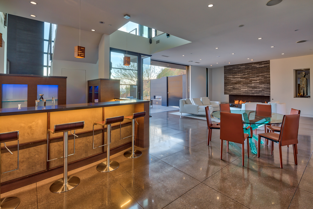 5212 E Red Rock