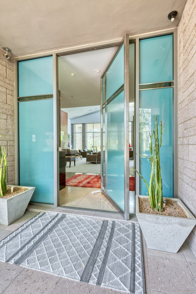 1 Private Listing