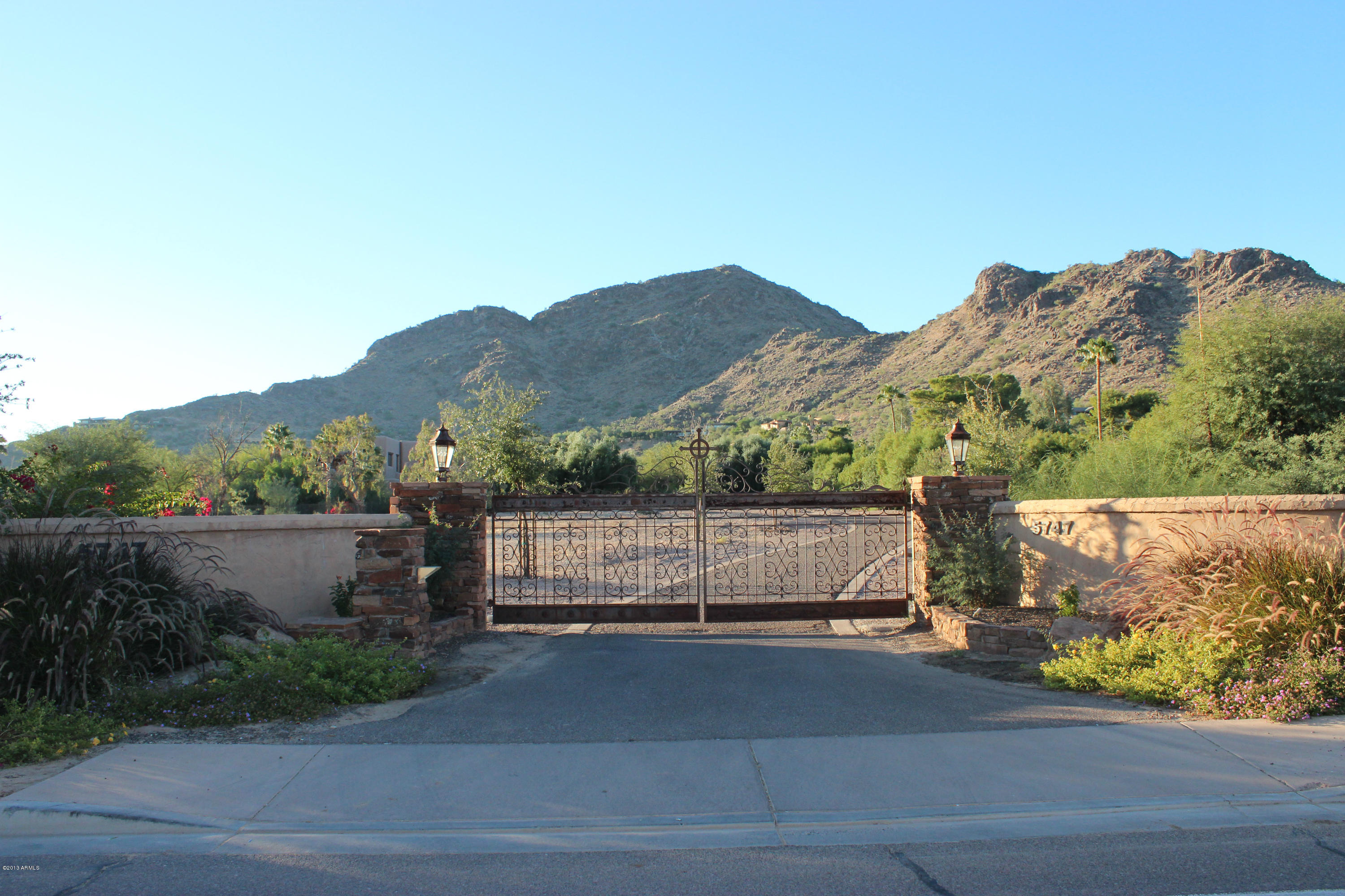 5747 E Mockingbird Lane