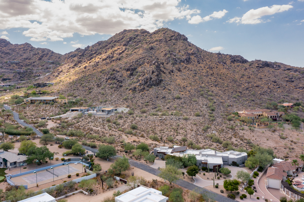 1 Private Listing