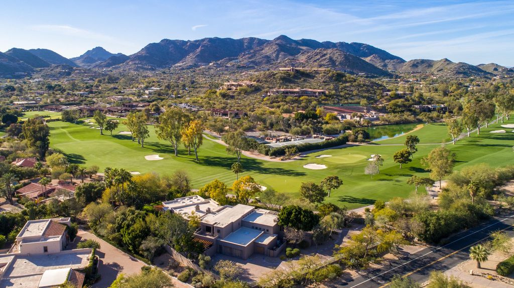 7020 N Desert Fairway Dr
