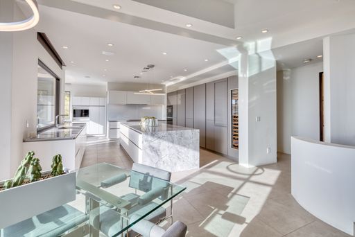 4 Private Listing