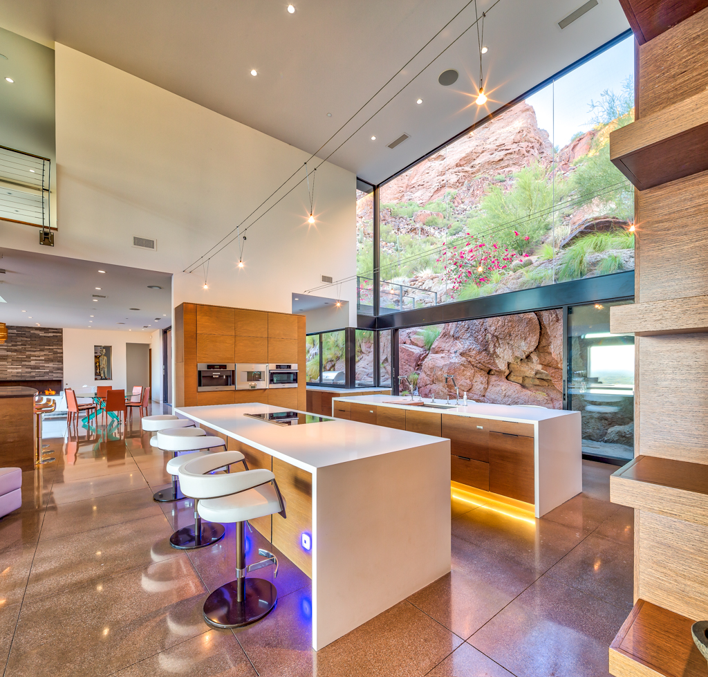 5212 E Red Rock